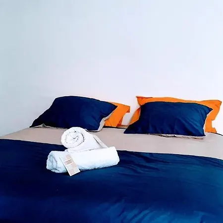 Studio Tres Spacieux Avec Cour, En Plein Coeur De ! קרקסון