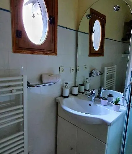 Studio Tres Spacieux Avec Cour, En Plein Coeur De ! Apartament Carcassonne