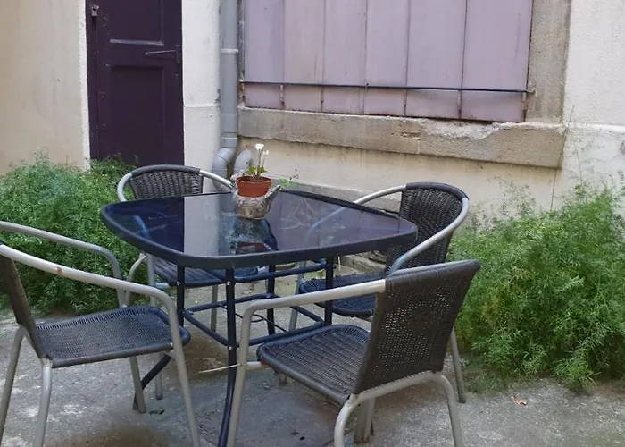 Studio Tres Spacieux Avec Cour, En Plein Coeur De ! * Carcassonne