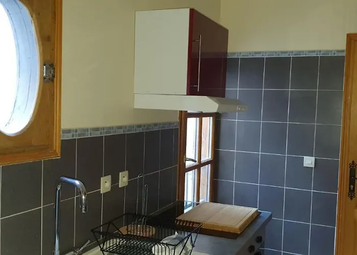 Studio Tres Spacieux Avec Cour, En Plein Coeur De ! * Carcassonne