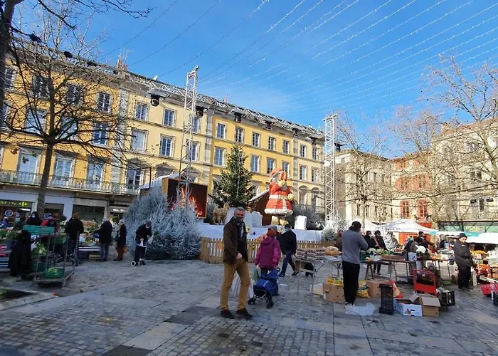Studio Tres Spacieux Avec Cour, En Plein Coeur De ! * Carcassonne